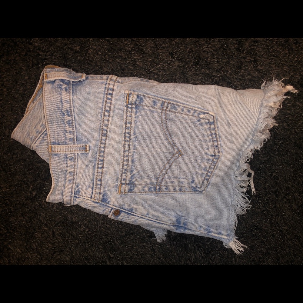 SOLD - Levi denim shorts - Picture 1 of 5